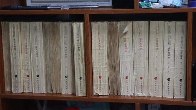 球员从巴黎赛场回到按摩店爱游戏ayx网站中国盲足(图5)