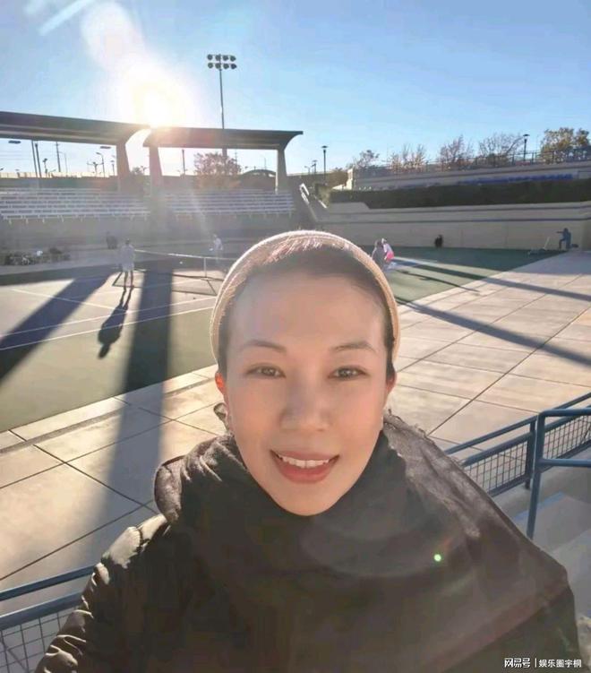 离美国巡演撒狗粮夫妻相十足令人羡！爱游戏app登录萧敬腾林有慧形影不(图6)