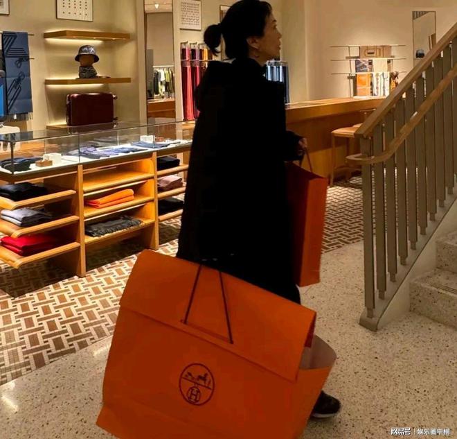 离美国巡演撒狗粮夫妻相十足令人羡！爱游戏app登录萧敬腾林有慧形影不(图5)